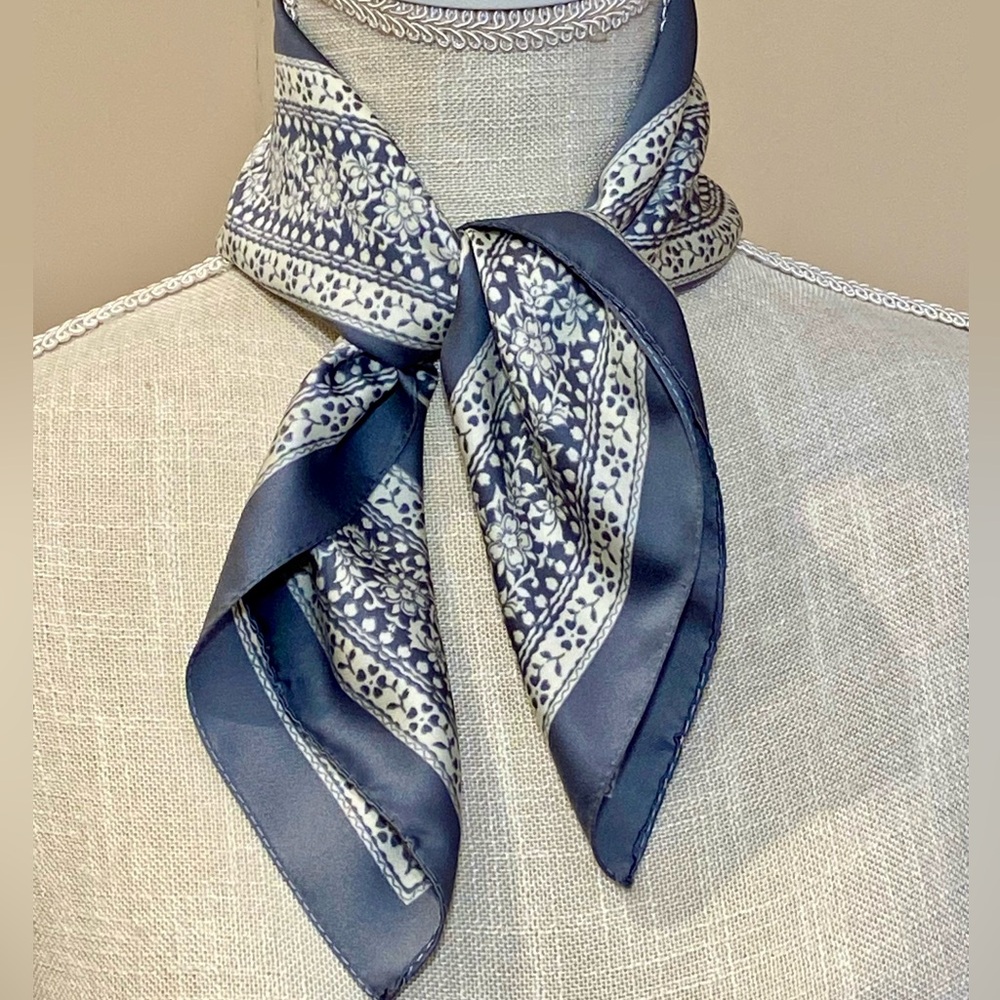 FREE Madewell Tote w/ order NWT Madewell style Satin Grey White Bandana Scarf 🇮🇹